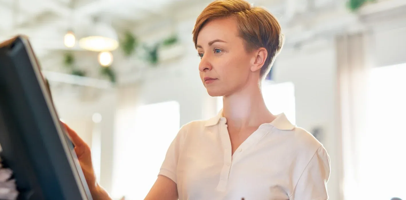 What is a Hotel Digital Signage? Benefits and Key Features